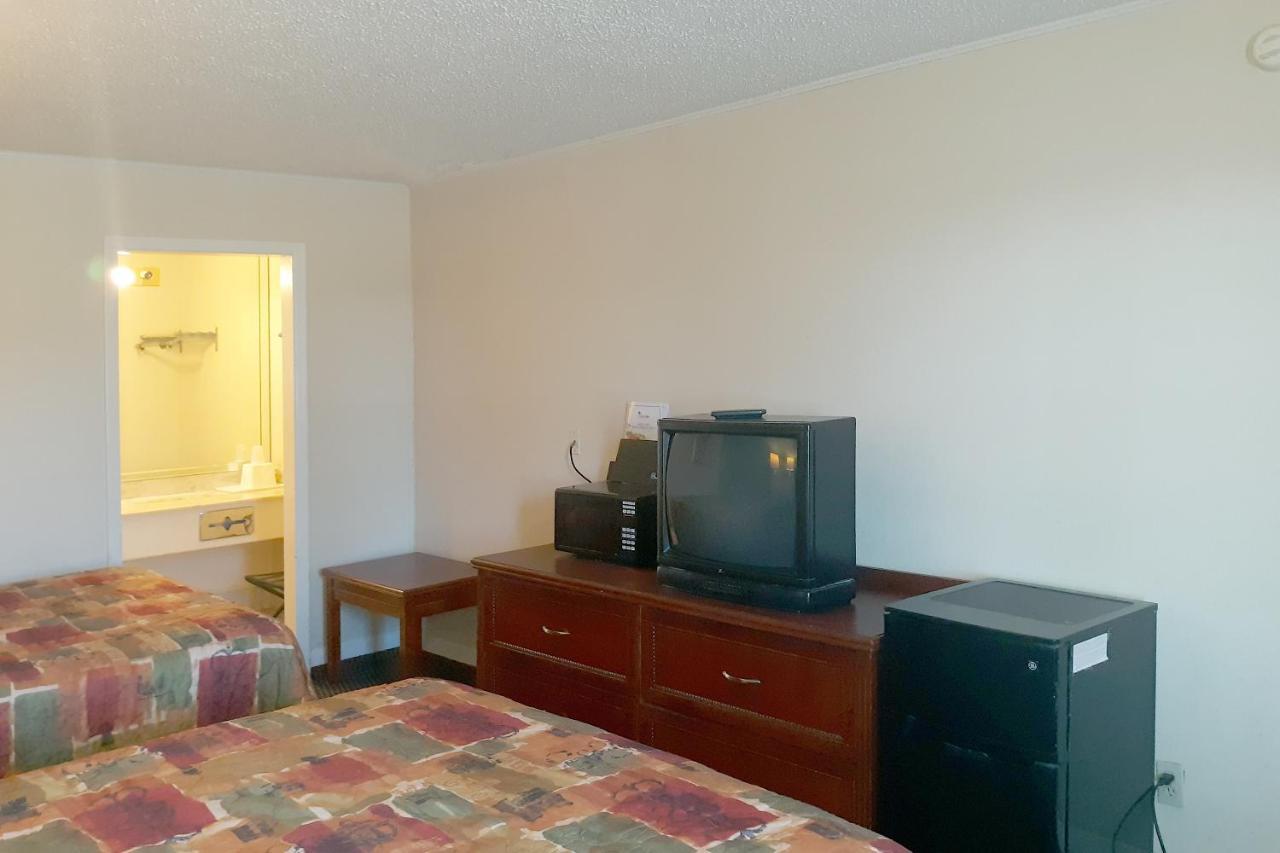 Rest Inn - Extended Stay, I-40 Airport, Wedding & Event Center Amarillo Exterior photo